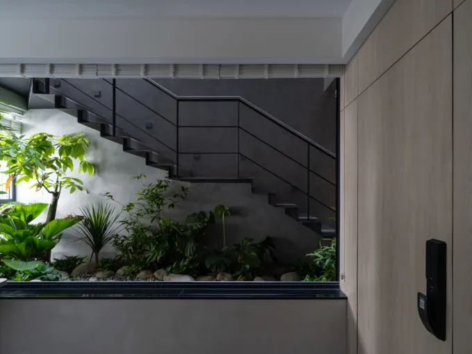 Trồng cây tại gầm cầu thang