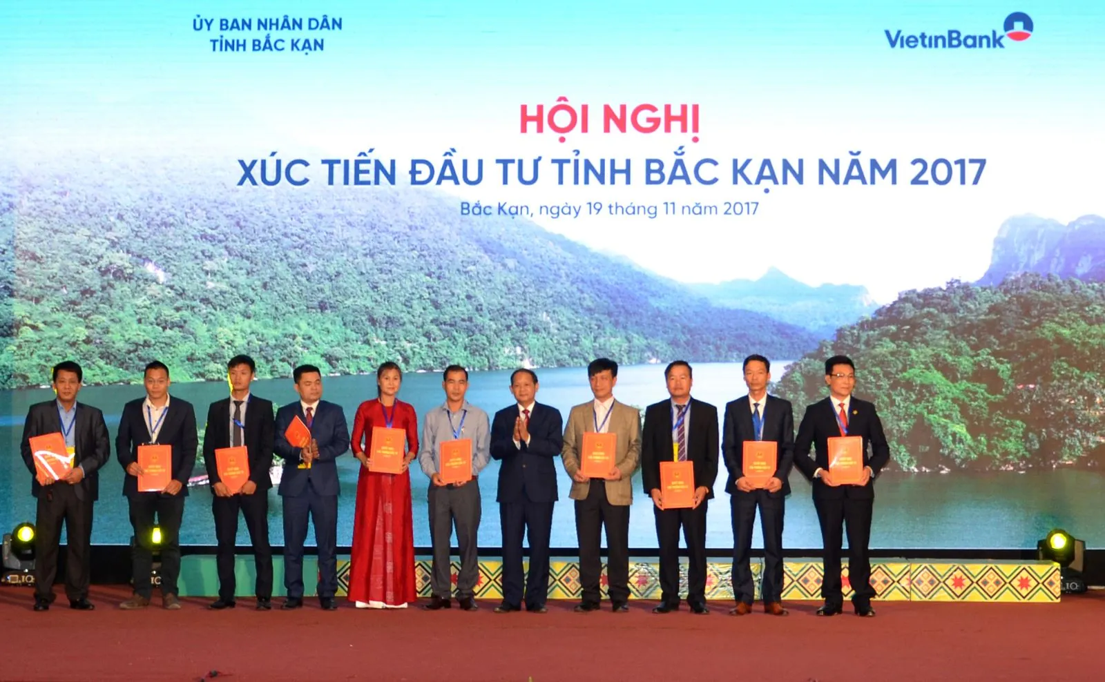 Tập đoàn Sơn Phúc nhận giấy chứng nhận đầu tư tại hội nghị xúc tiến đầu tư tỉnh Bắc Kạn 2017 — ảnh 2