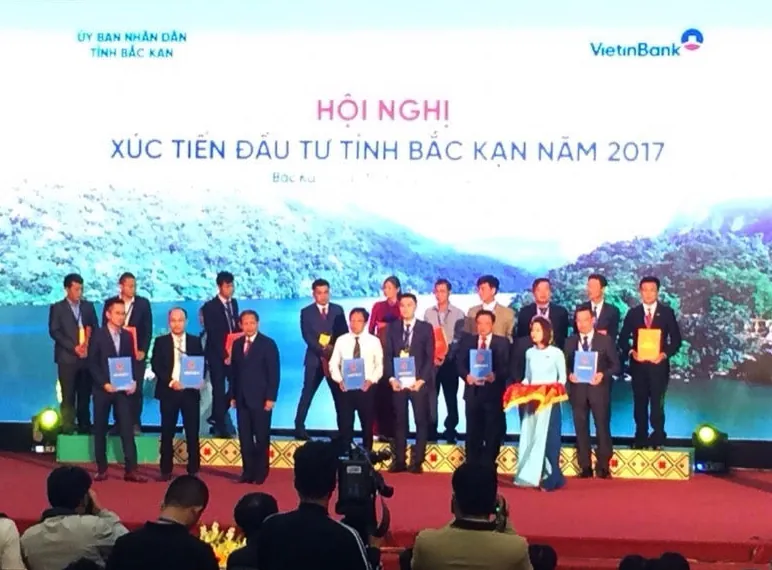 Tập đoàn Sơn Phúc nhận giấy chứng nhận đầu tư tại hội nghị xúc tiến đầu tư tỉnh Bắc Kạn 2017 — ảnh 3