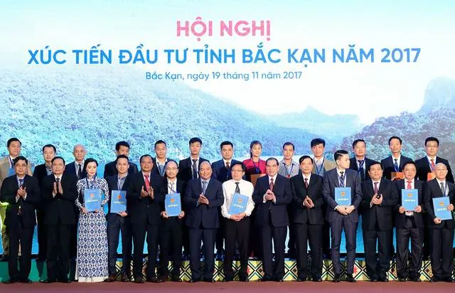 Tập đoàn Sơn Phúc nhận giấy chứng nhận đầu tư tại hội nghị xúc tiến đầu tư tỉnh Bắc Kạn 2017