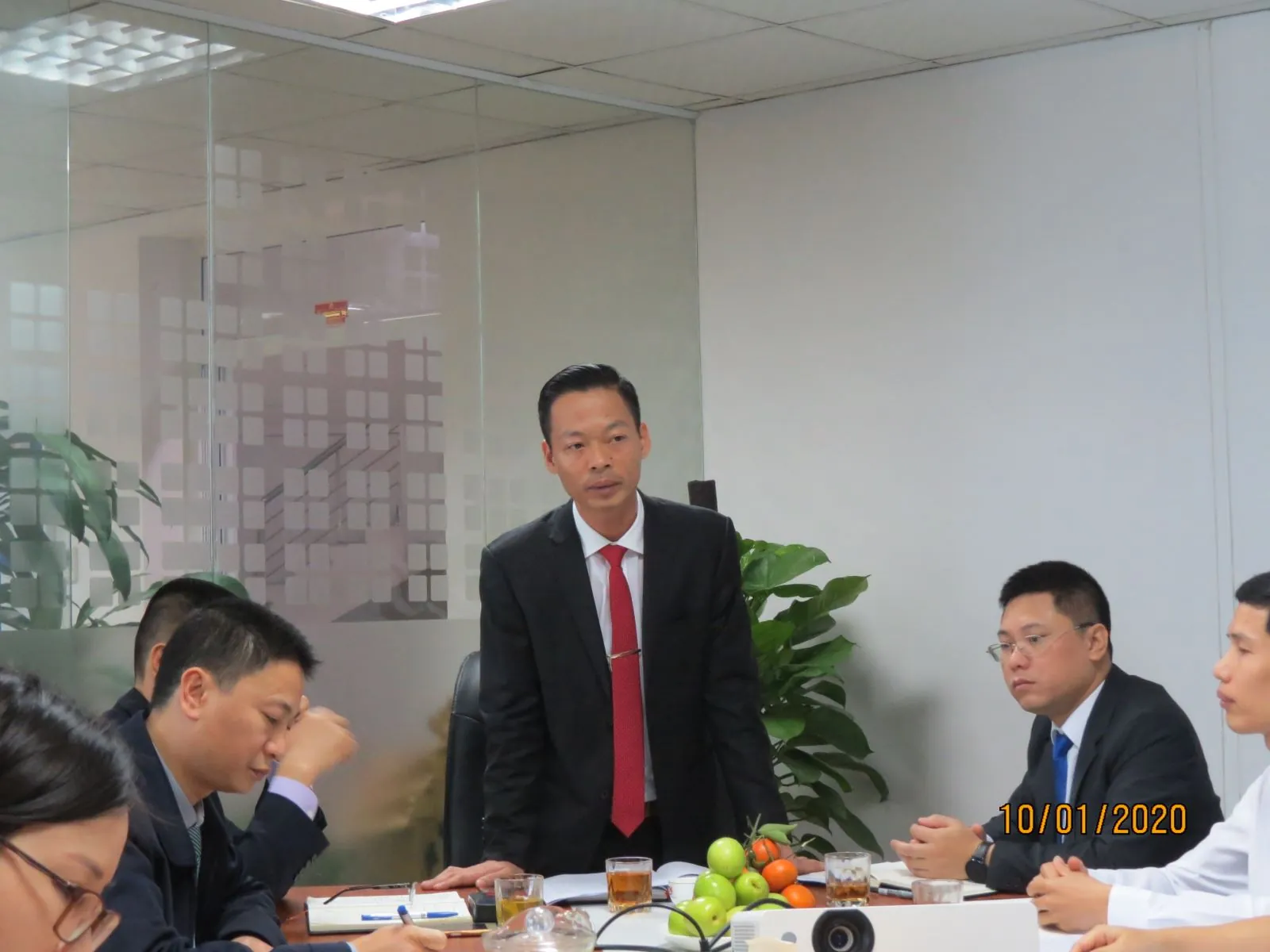 Chủ tịch HĐQT Th.S Nguyễn Thế Hùng phát biểu khai mạc buổi lễ Tổng kết năm 2019 và gửi lời chúc mừng năm mới đến toàn thể CBNV