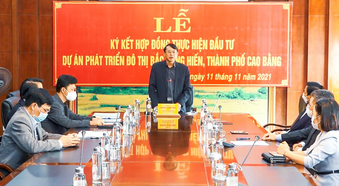 Đồng chí Hoàng Xuân Ánh, Phó Bí thư Tỉnh uỷ, Chủ tịch UBND tỉnh phát biểu tại buổi lễ