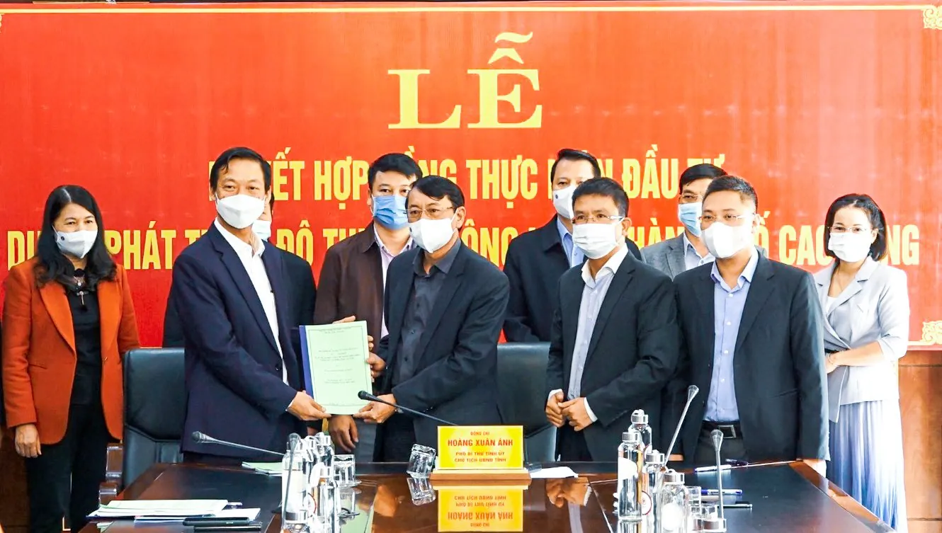 Ông Nguyễn Thế Hùng – Chủ tịch HĐQT Sơn Phúc Group nhận Quyết định chủ trương đầu tư dự án “Khu đô thị Bắc Sông Hiến”