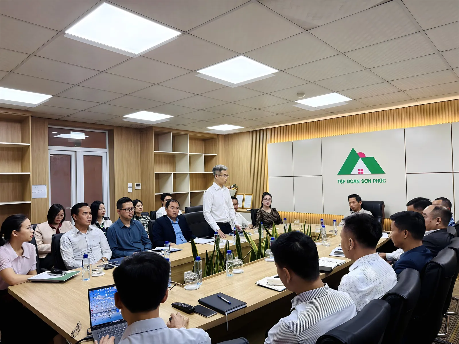 “ Ông Chu Việt Bằng Phi – Trợ lý Chủ tịch HĐQT kiêm Giám đốc phát triển dự án phát biểu cảm ơn và nhận nhiệm vụ’’