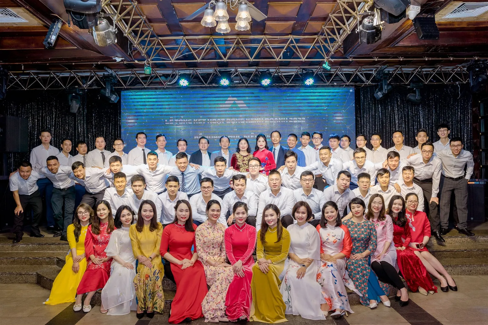 (CBNV Tập đoàn Sơn Phúc tham dự Lễ tổng kết hoạt động kinh doanh năm 2022 – kế hoạch mục tiêu năm 2023)
