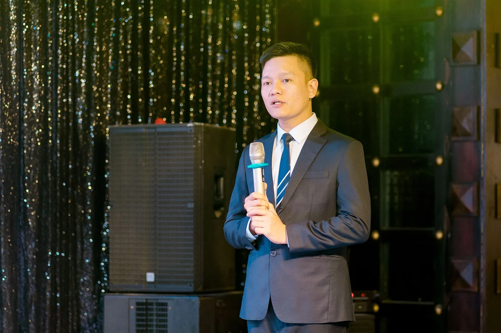 (PTGĐ Vũ Văn Khuê đại diện các đơn vị trình bày kế hoạch mục tiêu năm 2023)