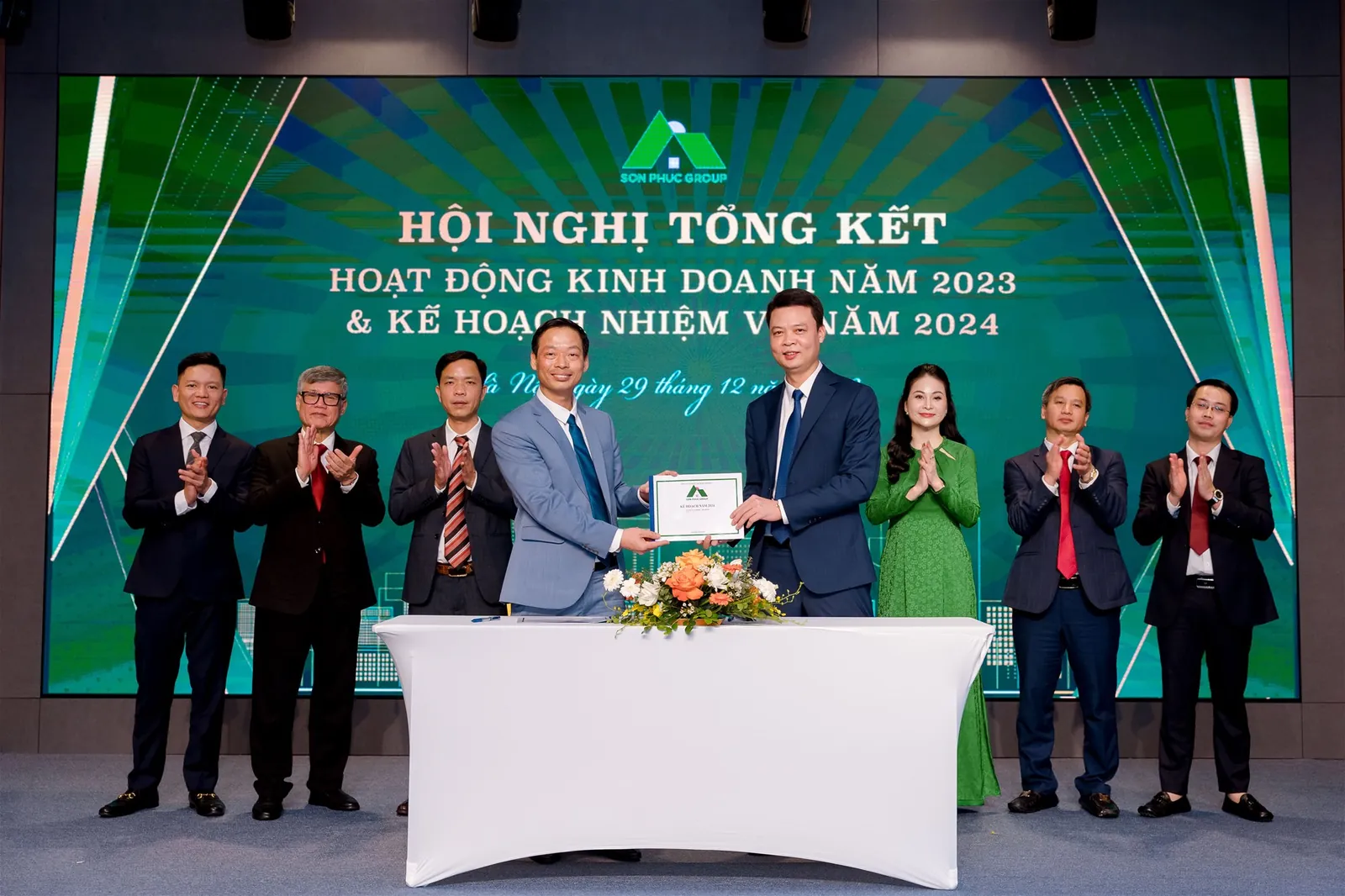 Tập đoàn Sơn Phúc tổng kết hoạt động kinh doanh năm 2023 - Định hướng mục tiêu kế hoạch năm 2024 — ảnh 17